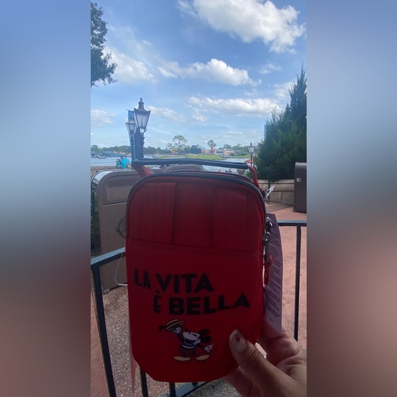 LUG Disney Fanny Pack/Cross Body- Epcot Italy - Picture 3 of 3